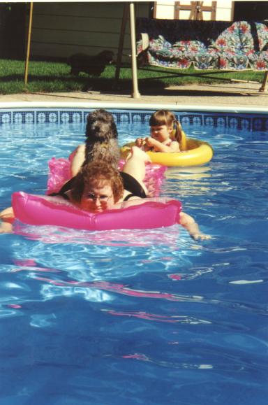Wendy in the pool (39K)